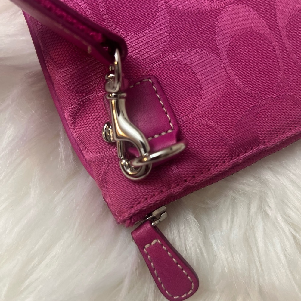 Coach vintage pink Mini Signature c
Stripe swingback Crossbody Bag - Picture 7 of 10